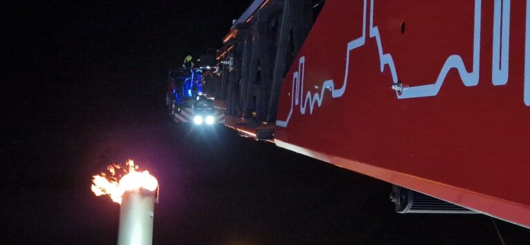 2026-155 – F 2 A – Feuer im Gebäude (außerhalb)