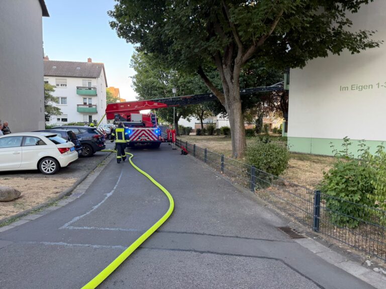 2026-144 – F 2 Y – Feuer im Gebäude – Menschenleben in Gefahr